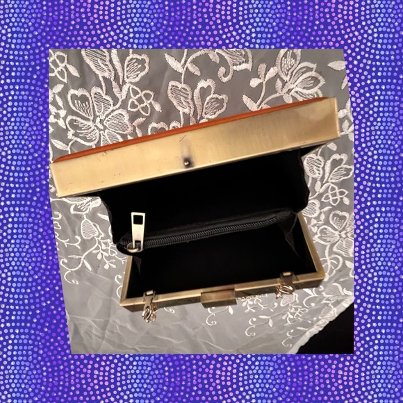 Modern Chained Evening Bag - Picture 4 of 8